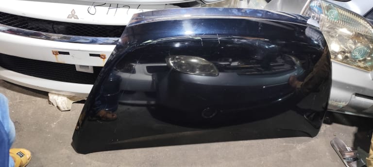 Hood Honda Stepwgn used in Sharjah — photo 2