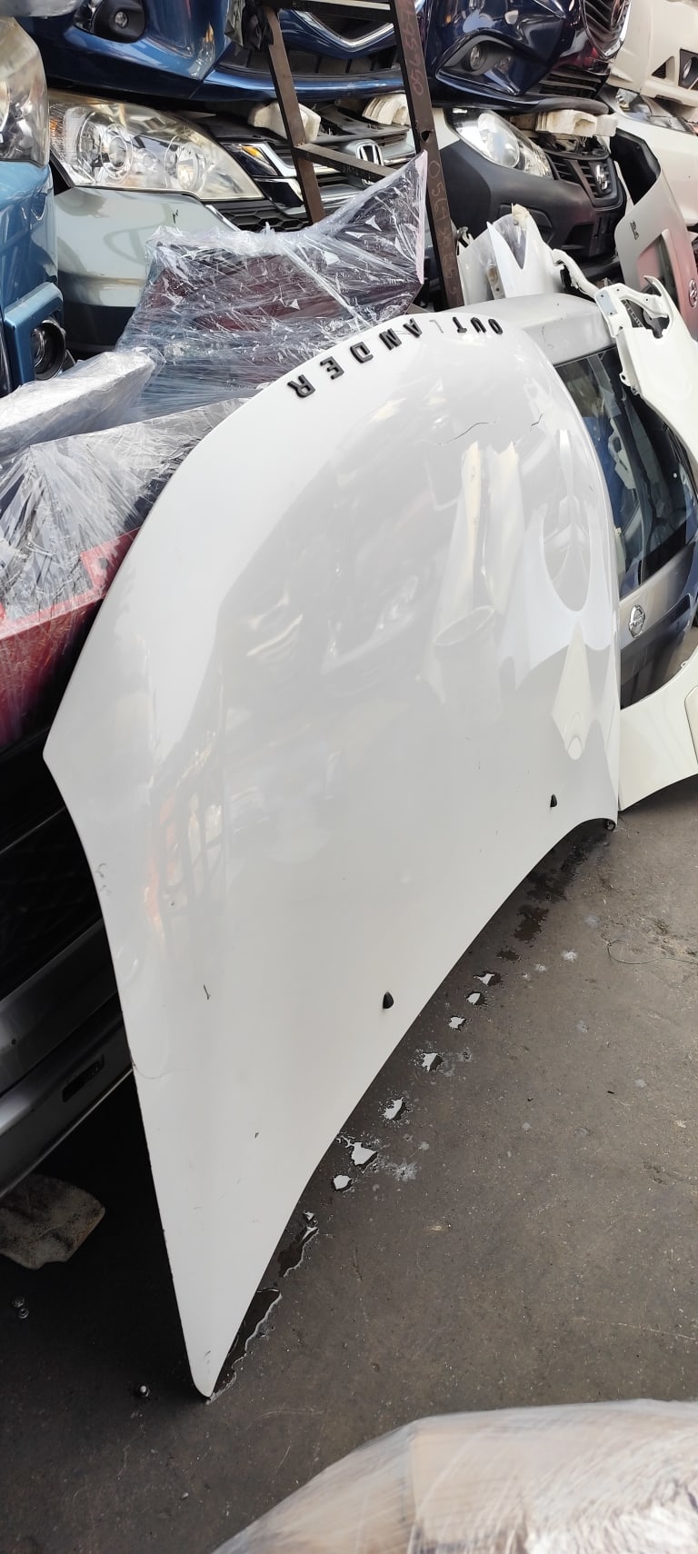 Hood Mitsubishi Outlander used in Sharjah — photo 2