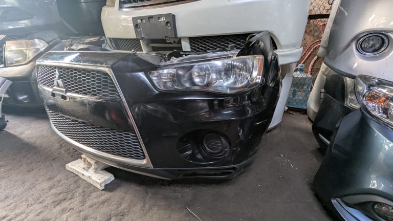 Nose cut Mitsubishi Outlander used in Sharjah — photo 6