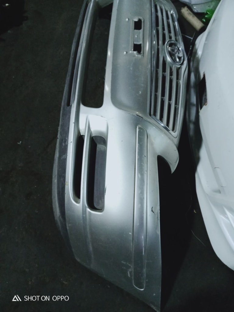 Bumper + Grille + Headlights Toyota Avensis used in Sharjah — photo 2