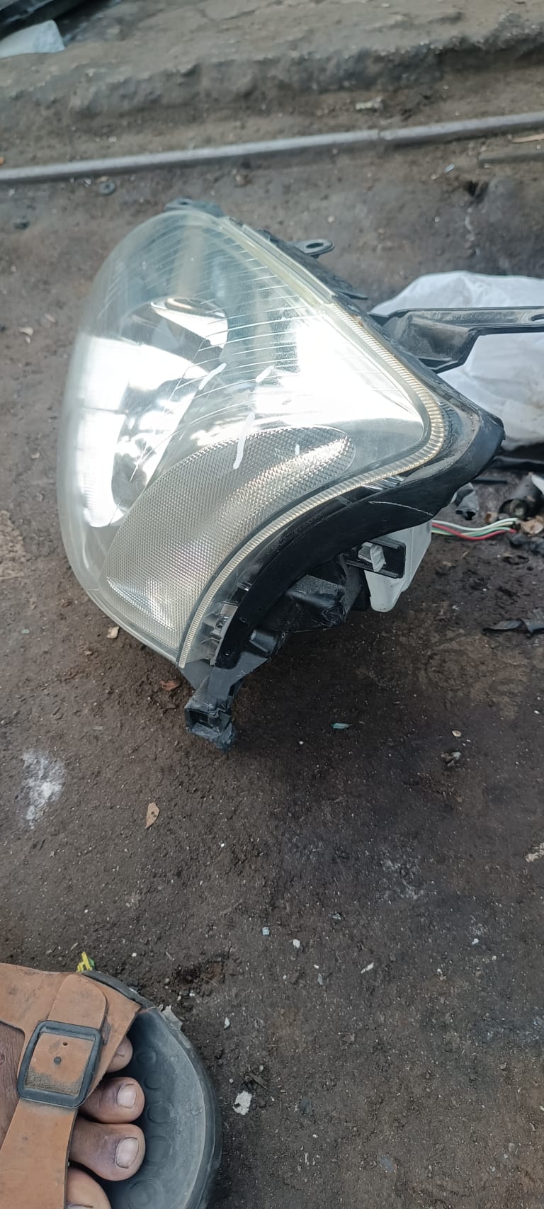 Bumper + Grille Toyota Avensis