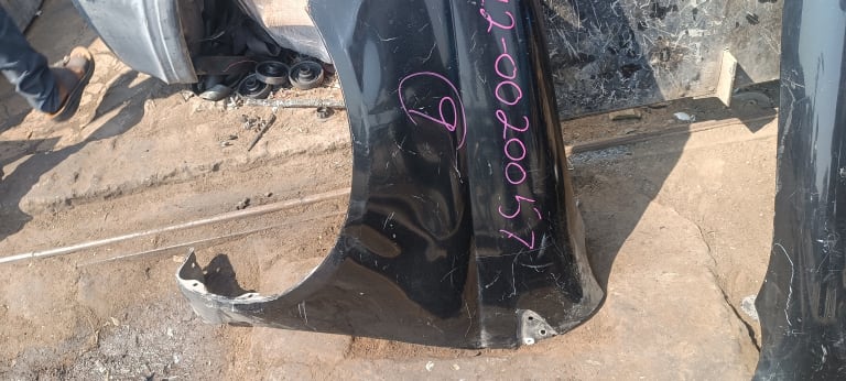 Hood + Fender Toyota Platz used in Sharjah — photo 11
