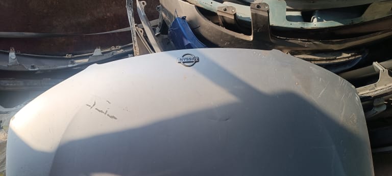 Hood Nissan Sunny