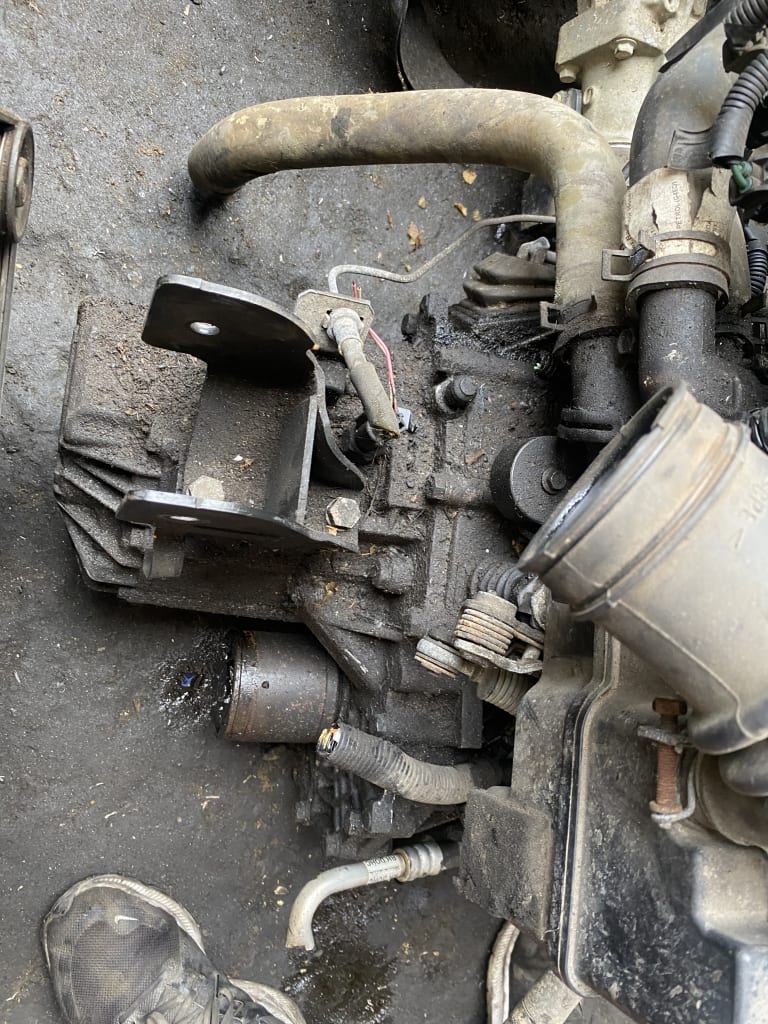 Engine + MT Hyundai G4ED used in Sharjah — photo 4