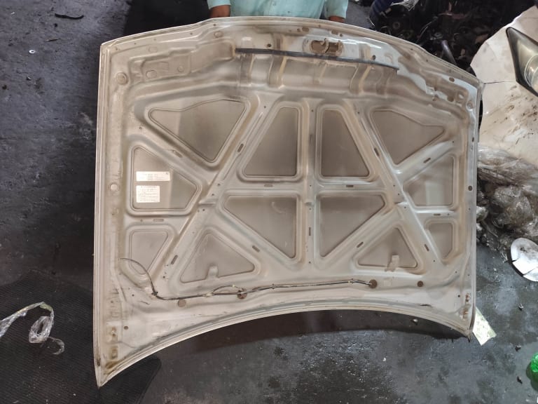 Hood Nissan Sunny used in Sharjah — photo 3