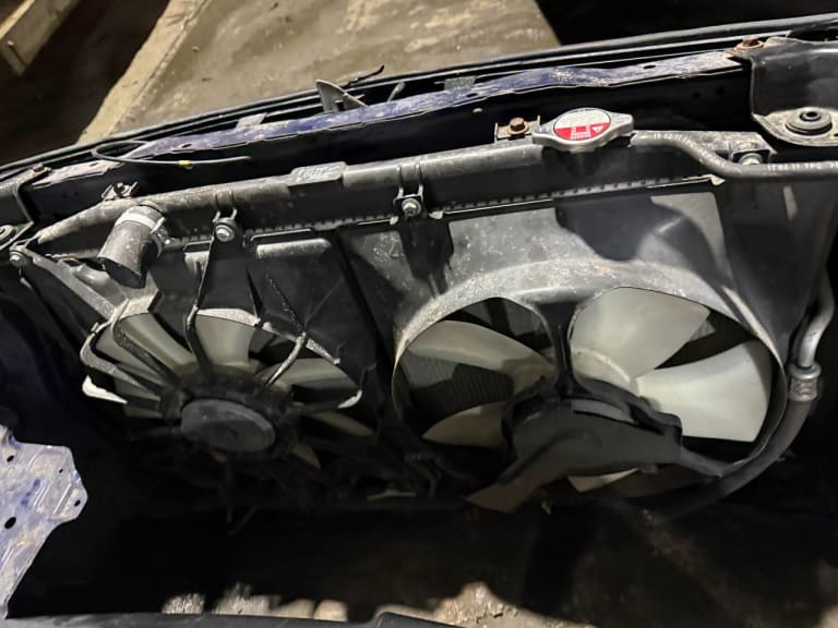 Nose cut Volkswagen Sharan used in Sharjah — photo 6