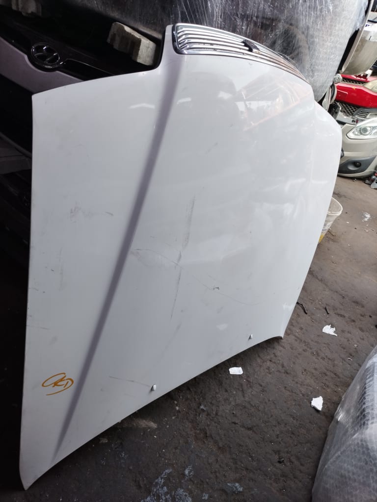 Hood Toyota Mark II used in Sharjah — photo 2