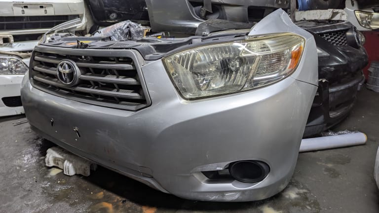 Nose cut Toyota Highlander
