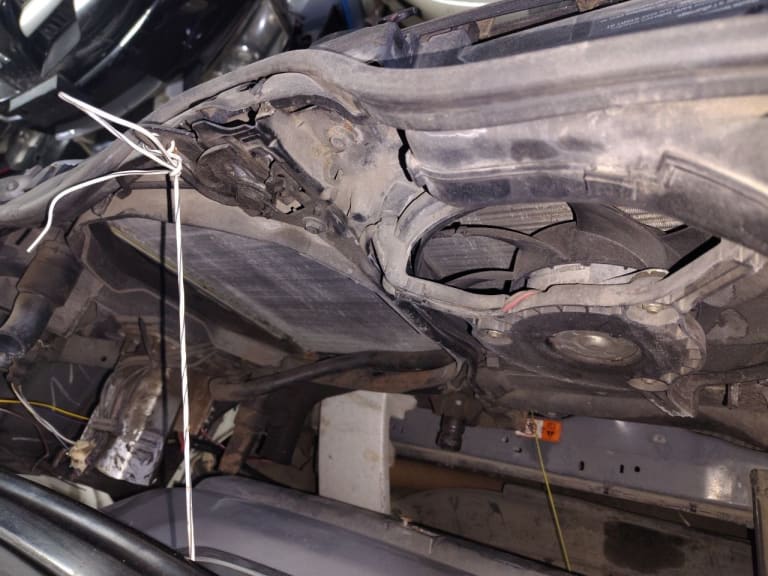 Nose cut Volkswagen Passat used in Sharjah — photo 4