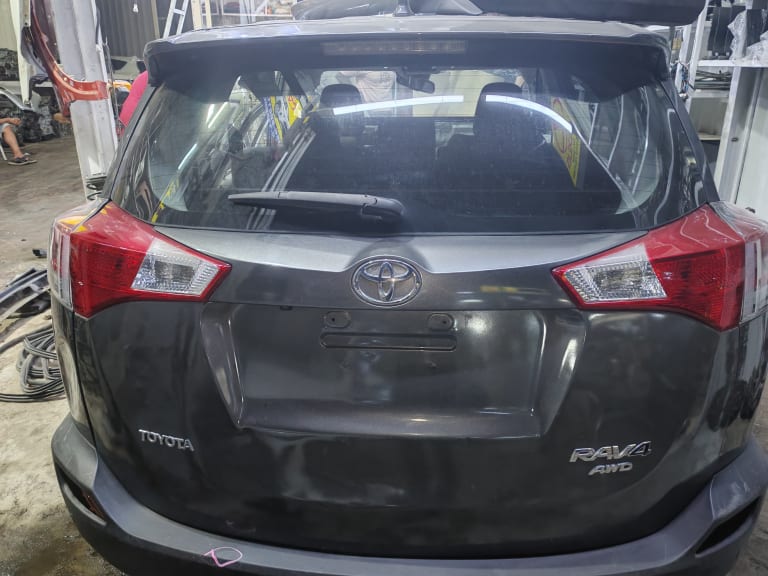 Toyota RAV4 Задняя дверь