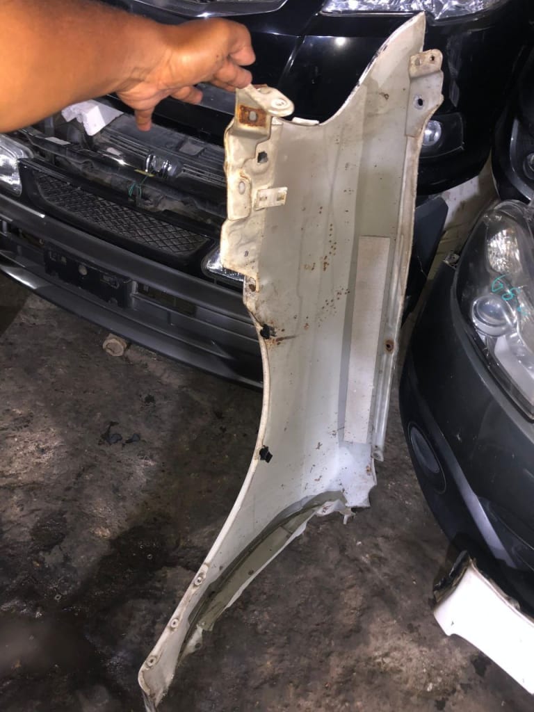 Fender Nissan Sunny used in Sharjah — photo 2