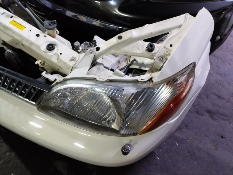 Bumper + Grille + Headlights Toyota Platz used in Sharjah — photo 7