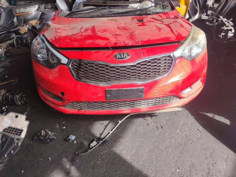 Nose cut Kia Cerato used in Sharjah — photo 2