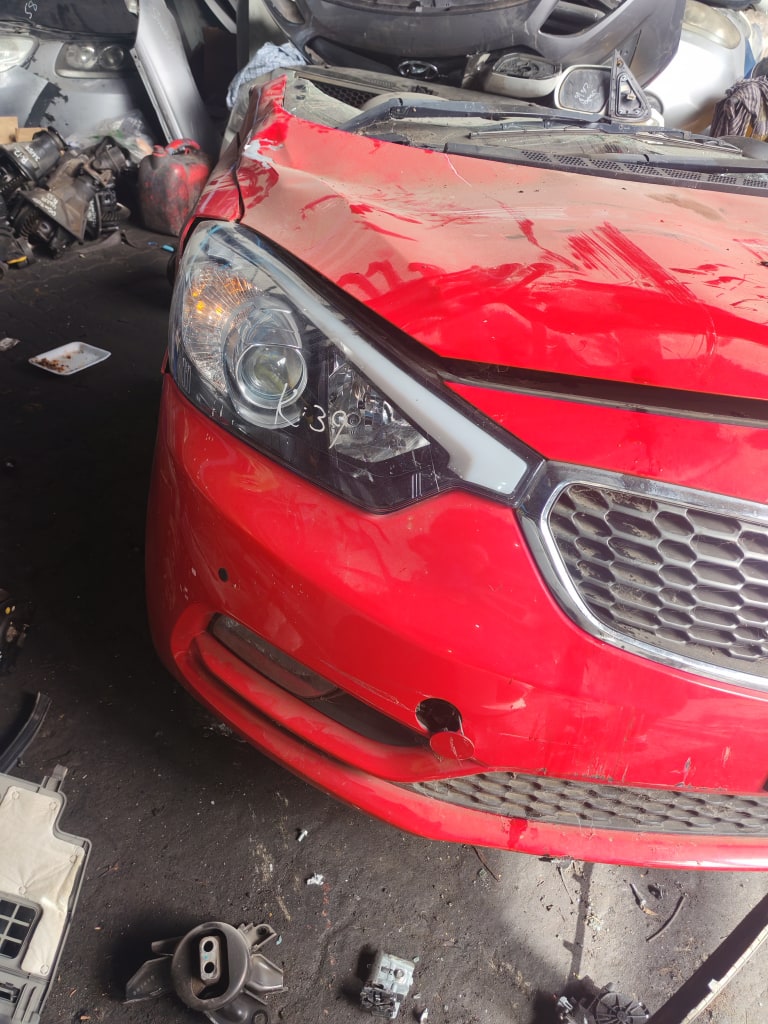 Nose cut Kia Cerato used in Sharjah — photo 3