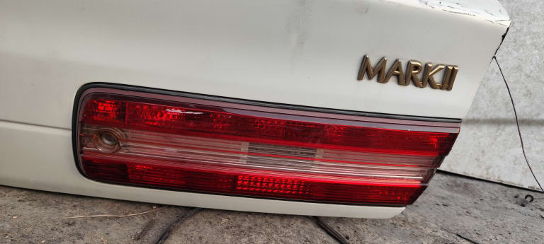 Toyota Mark II Крышка багажника 