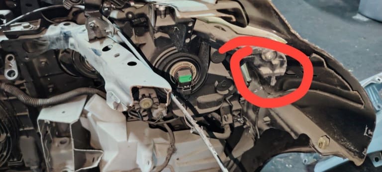 Nose cut Nissan Teana used in Sharjah — photo 2