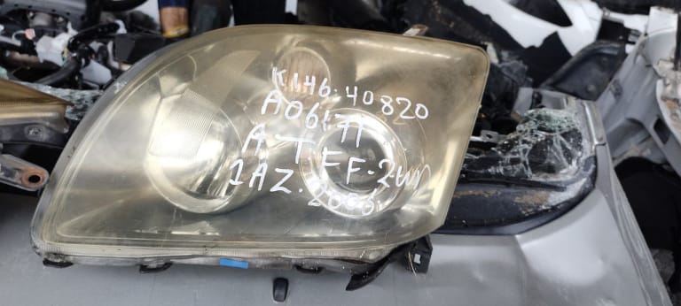 Headlights Toyota Avensis used in Sharjah — photo 9
