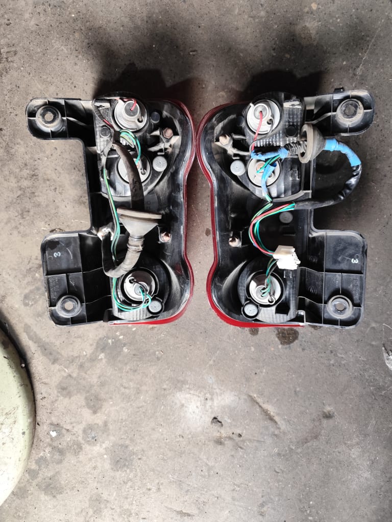 Tail lights Nissan NV200 used in Sharjah — photo 2