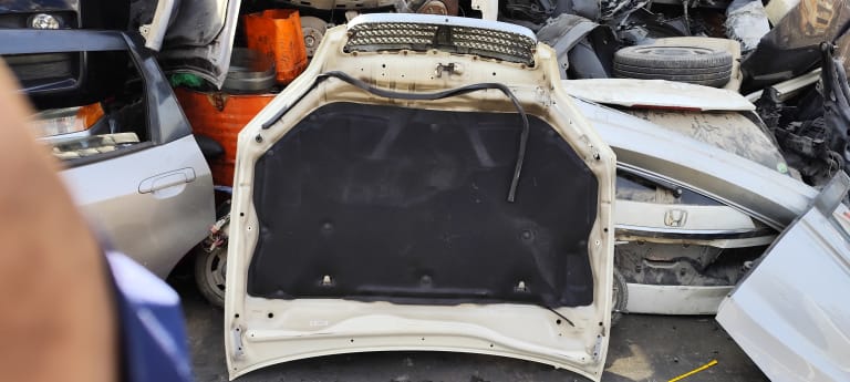 Hood Toyota Mark II used in Sharjah — photo 3