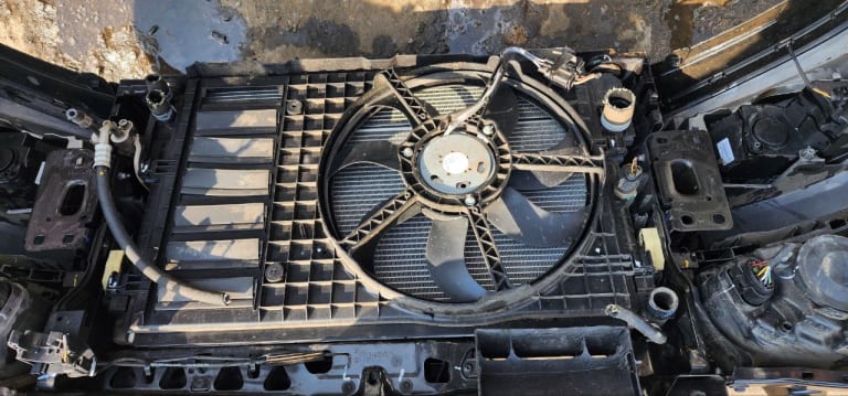 Nose cut Volkswagen Polo used in Sharjah — photo 8