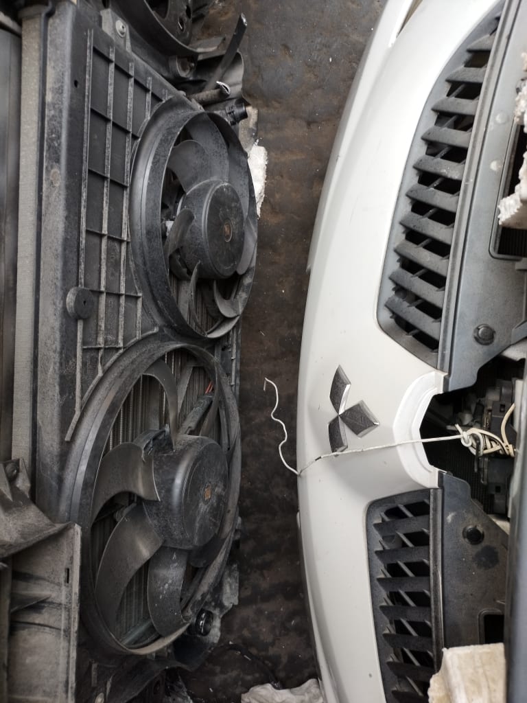 Nose cut + Hood + Fender Volkswagen Passat B7 used in Sharjah — photo 2