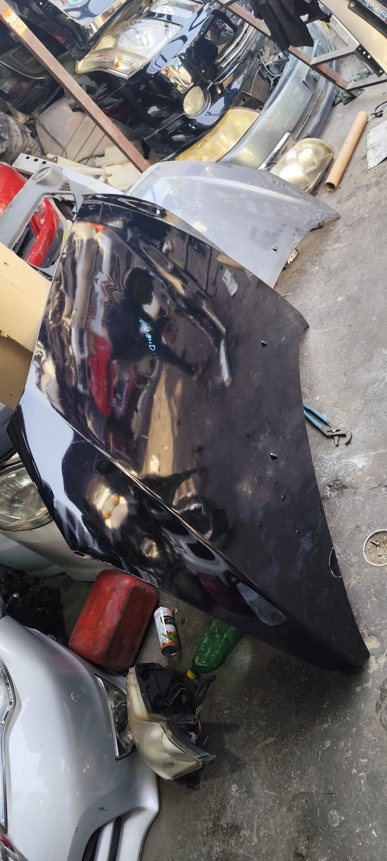 Hood Mitsubishi Lancer used in Sharjah — photo 2