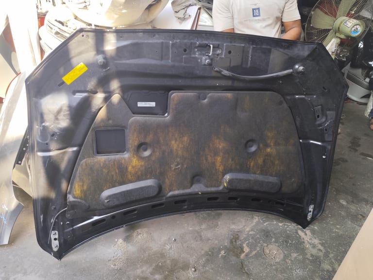 Hood Mitsubishi Lancer used in Sharjah — photo 4