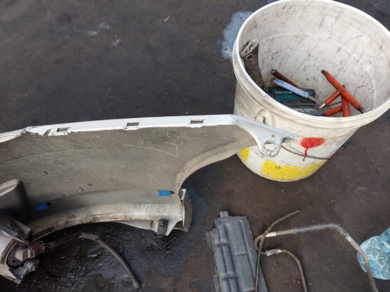 Bumper + Grille Toyota Caldina