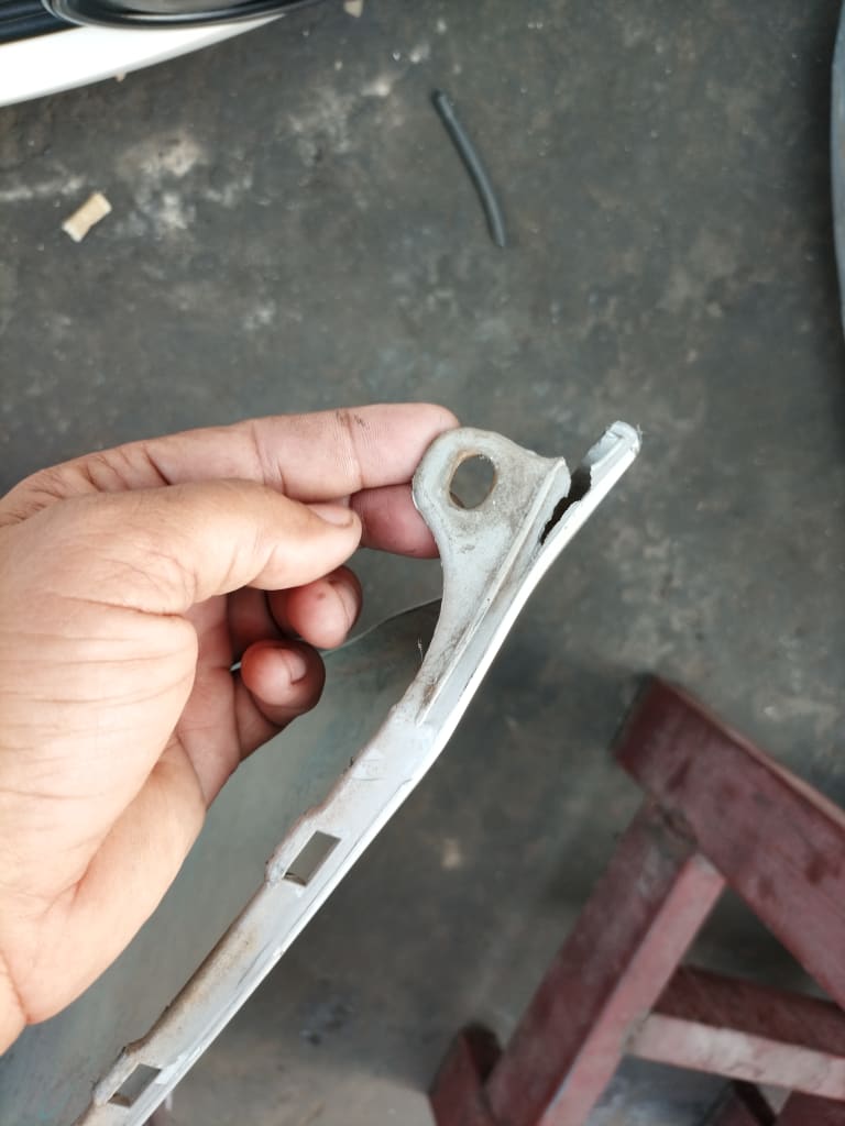 Bumper + Grille Toyota Caldina used in Sharjah — photo 11