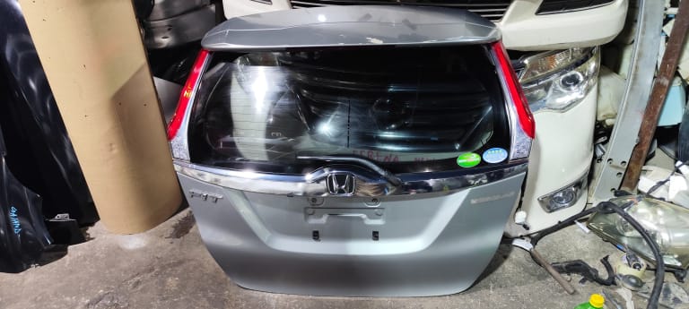 Trunk lid Honda Fit used in Sharjah — photo 2
