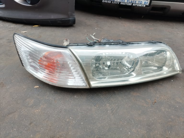 Headlights + Other Toyota Mark used in Sharjah — photo 2