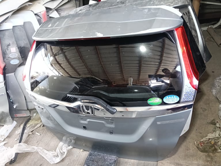 Honda Fit Дверь багажника 