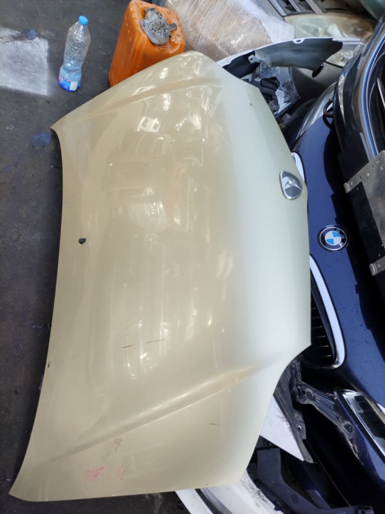 Hood + Fender Toyota Platz used in Sharjah — photo 13