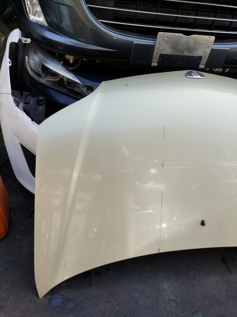 Hood + Fender Toyota Platz used in Sharjah — photo 2