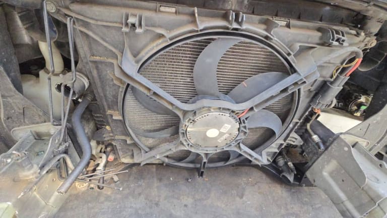 Nose cut Mercedes-Benz M - class used in Sharjah — photo 2