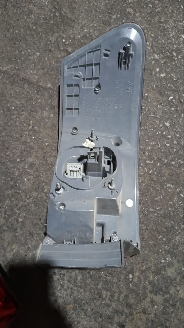 Tail lights Toyota Avensis used in Sharjah — photo 4