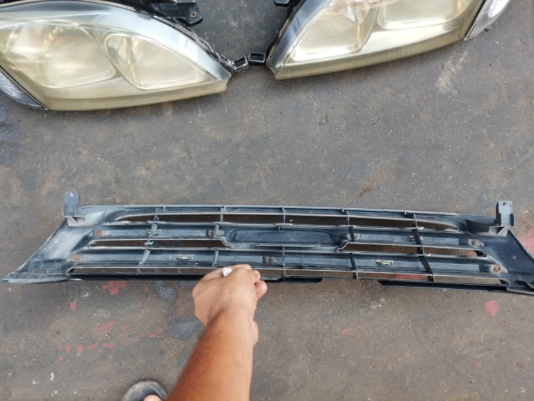 Headlights + Grille Toyota Caldina used in Sharjah — photo 11