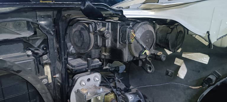 Nose cut Škoda Superb used in Sharjah — photo 10