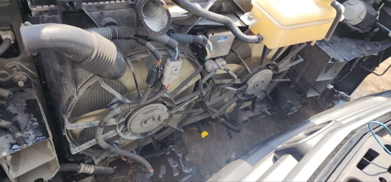 Nose cut Lexus LS 460 used in Sharjah — photo 6
