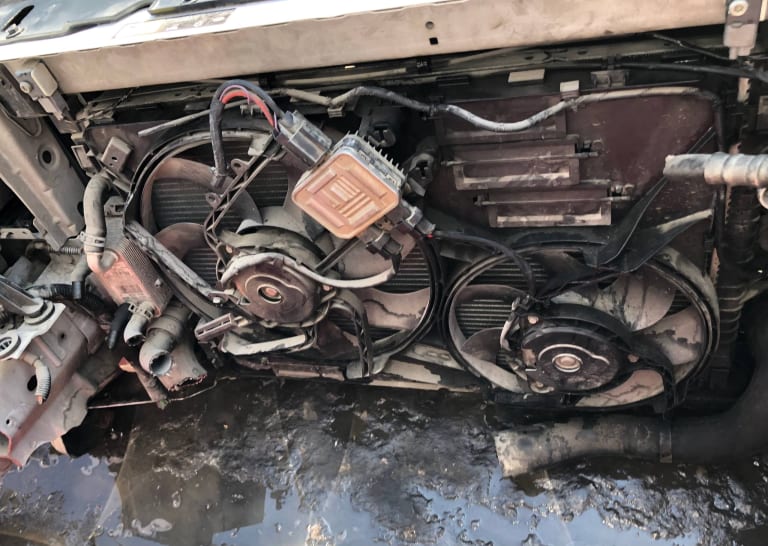 Nose cut Land Rover Freelander used in Sharjah — photo 2