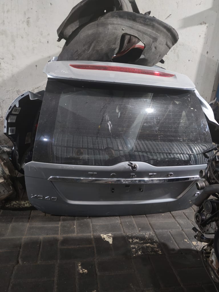 Volvo Задняя дверь