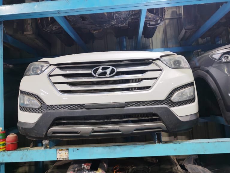 Nose cut Hyundai Santa Fe used in Sharjah — photo 2
