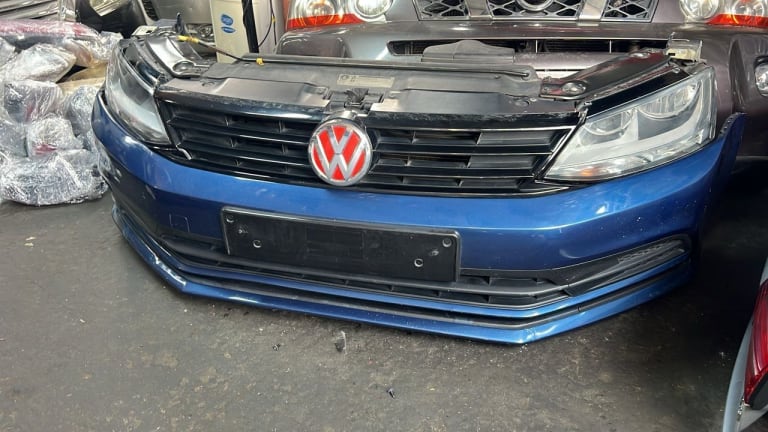 Volkswagen Golf Ноускат, капот, крыло 1шт, стоп сигналы 2шт, зеркала 2шт, бампер задний, дверь багажника, двери 4шт