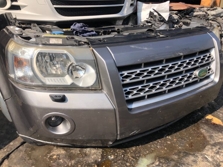 Nose cut Land Rover used in Sharjah — photo 4