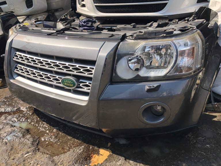 Nose cut Land Rover used in Sharjah — photo 2