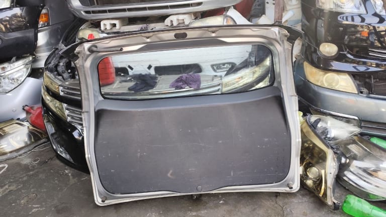 Trunk lid Honda Airwave used in Sharjah — photo 5