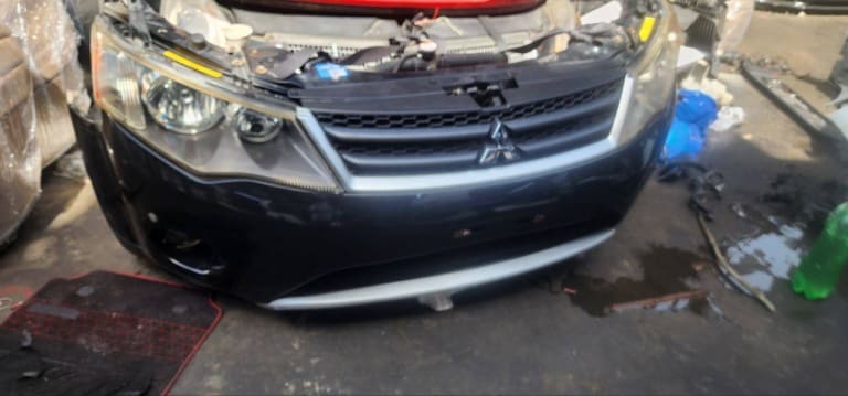 Nose cut Mitsubishi Outlander