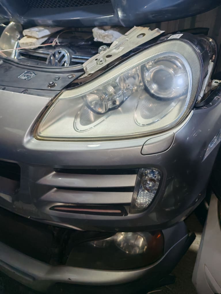 Nose cut + Hood + Fender Porsche Cayenne used in Sharjah — photo 2