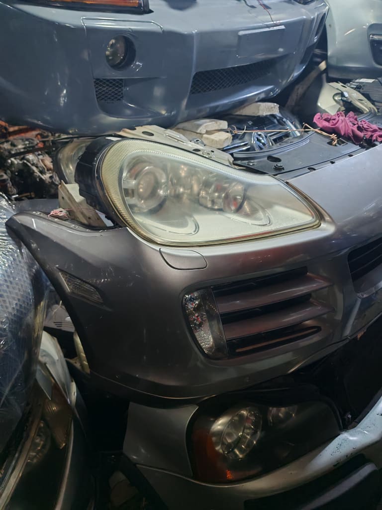 Nose cut + Hood + Fender Porsche Cayenne used in Sharjah — photo 3