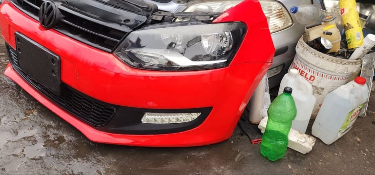 Nose cut Volkswagen Polo used in Sharjah — photo 5